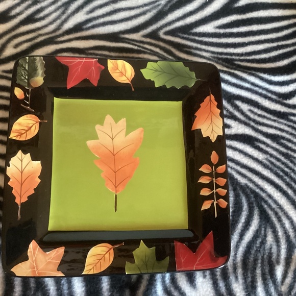 2 ZRIKE Everyday Black Leaves platters - 11x11 and 9x9 - Picture 4 of 6